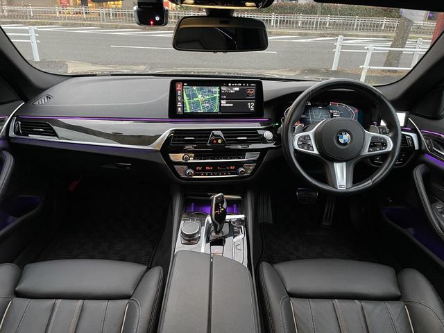 ５シリーズ ５２３ｄｘＤｒｉｖｅツーリングＭスポーツＥＤジョイ＋　認定中古車　２年保証付　黒皮シート　ＡＣＣ　ディスプレイ・メーター・パネル　純正１９インチＡＷ　地上デジタルＴＶ　純正ナビ　全周囲カメラ　パワーリアゲート　ビルトインＥＴＣ　ヘッドアップディスプレイ（2枚目）