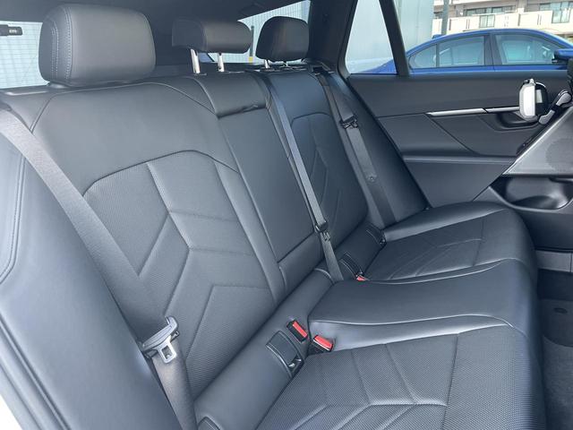 5シリーズ 523d xDriveツーリング Mスポーツ 認定中古車 2年保証付き 禁煙車 カーブドディスプレイ OP20インチAW アイコニックグロー 地上デジタルTV 全周囲カメラ パワーバックドア 純正ナビ ビルトインETC LEDヘッドライト(11枚目)