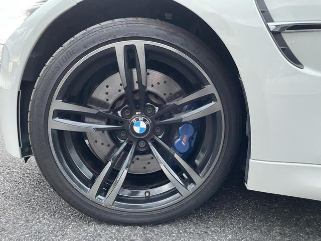 ＢＭＷならではの卓越した走りを支えるホイールと足回りです！日本車の走りに慣れている方にもぜひ体感して頂きたいほど、高いレベルでまとまっています！