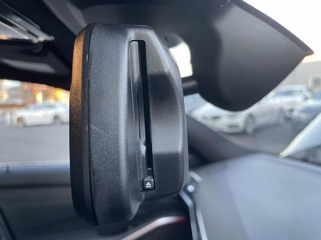 Ｍ３ Ｍ３セダン　コンペティション　Ｍ　ｘＤｒｉｖｅ　認定中古車　２年保証付　ＭＣａｒｂｏｎバケットシート　インテリアモールカーボンファイバー　Ｍコンパウンドブレーキ　地上デジタルＴＶ　Ｈａｒｍａｎ／Ｋａｒｄｏｎサラウンドサウンドシステム（27枚目）