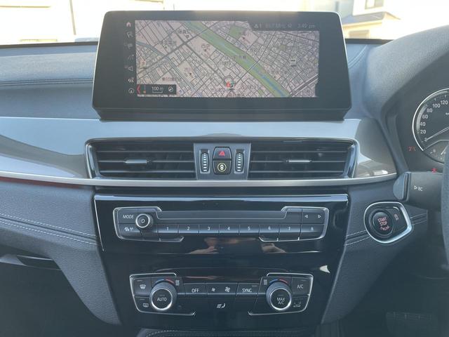 Ｘ１ ｘＤｒｉｖｅ　１８ｄ　ｘライン　認定中古車　２年保証付　ＡＣＣ　禁煙車　４ＷＤ　アンビエントライト　純正ナビ　バックカメラ　パワーバックドア　ＬＥＤヘッドライト　純正１８インチＡＷ　ルーフレール　ハーフレザーシート（4枚目）