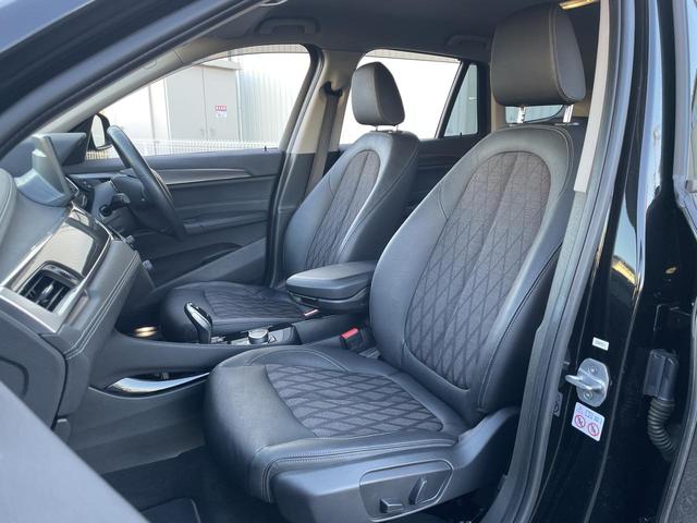 Ｘ１ ｘＤｒｉｖｅ　１８ｄ　ｘライン　認定中古車　２年保証付　ＡＣＣ　禁煙車　４ＷＤ　アンビエントライト　純正ナビ　バックカメラ　パワーバックドア　ＬＥＤヘッドライト　純正１８インチＡＷ　ルーフレール　ハーフレザーシート（8枚目）