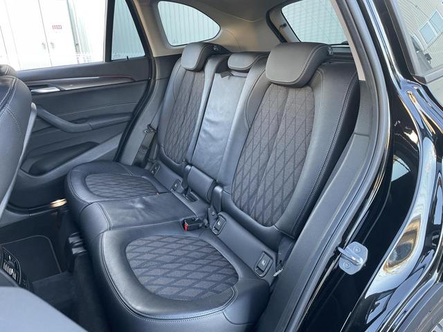 Ｘ１ ｘＤｒｉｖｅ　１８ｄ　ｘライン　認定中古車　２年保証付　ＡＣＣ　禁煙車　４ＷＤ　アンビエントライト　純正ナビ　バックカメラ　パワーバックドア　ＬＥＤヘッドライト　純正１８インチＡＷ　ルーフレール　ハーフレザーシート（10枚目）