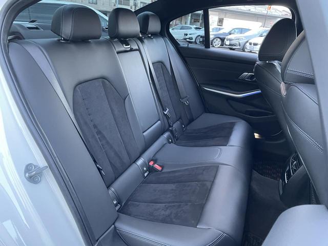 3シリーズ 318i Mスポーツ 認定中古車 2年保証付 禁煙車 ACC 純正18インチAW コンフォートアクセス パーキングアシスト 全周囲カメラ 純正ナビ パワーリアゲート LEDヘッドライト ビルトインETC パワーシート(9枚目)