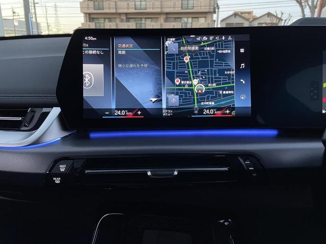 X1 xDrive 20i Mスポーツ 認定中古車 2年保証付 ACC 禁煙車 電動パノラマ・ガラス・サンルーフ アダプティブ M サスペンション カーブドディスプレイ 純正ナビ 全周囲カメラ パワーバックドア LEDヘッドライト(4枚目)