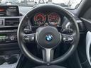BMWのステアリングのリムは、一般的なものより少し太めにデザインされています。 これはタイヤやステアリングシャフトなどを介して伝わる路面からの入力を、しっかりと把握するためです。