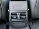 後席用のエアコン吹き出し口がございますので、暑い夏でも素早く冷房が効きますので、重要な装備になります。