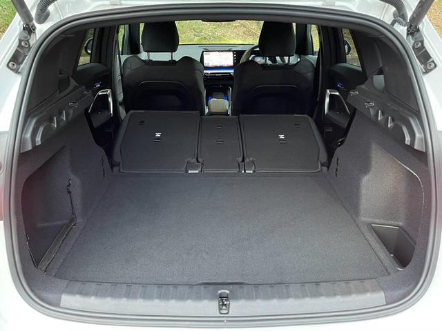 X1 xDrive 20i Mスポーツ 認定中古車 4WD カーブドディスプレイ ハーフレザーシート アップルカープレイ アダプティブクルーズコントロール サラウンドビューモニター ワイヤレスチャージング シートヒーター アダプティブLED(17枚目)