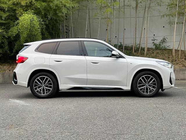 X1 xDrive 20i Mスポーツ 認定中古車 4WD カーブドディスプレイ ハーフレザーシート アップルカープレイ アダプティブクルーズコントロール サラウンドビューモニター ワイヤレスチャージング シートヒーター アダプティブLED(25枚目)