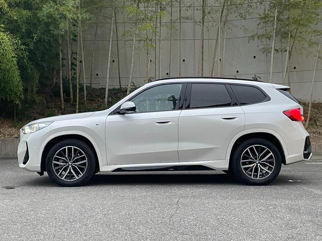 X1 xDrive 20i Mスポーツ 認定中古車 4WD カーブドディスプレイ ハーフレザーシート アップルカープレイ アダプティブクルーズコントロール サラウンドビューモニター ワイヤレスチャージング シートヒーター アダプティブLED(26枚目)
