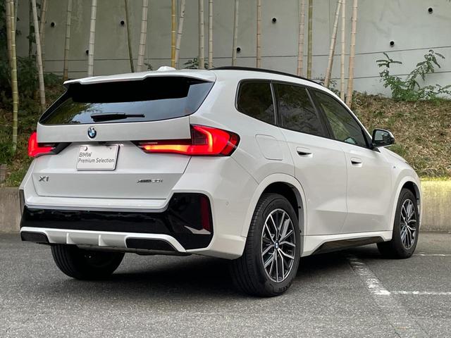 X1 xDrive 20i Mスポーツ 認定中古車 4WD カーブドディスプレイ ハーフレザーシート アップルカープレイ アダプティブクルーズコントロール サラウンドビューモニター ワイヤレスチャージング シートヒーター アダプティブLED(27枚目)