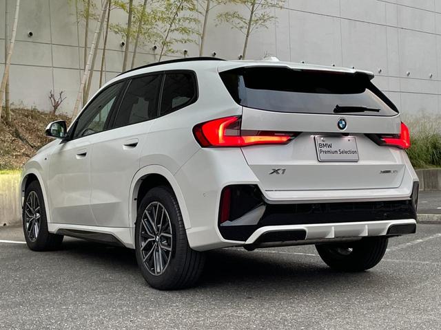 X1 xDrive 20i Mスポーツ 認定中古車 4WD カーブドディスプレイ ハーフレザーシート アップルカープレイ アダプティブクルーズコントロール サラウンドビューモニター ワイヤレスチャージング シートヒーター アダプティブLED(28枚目)