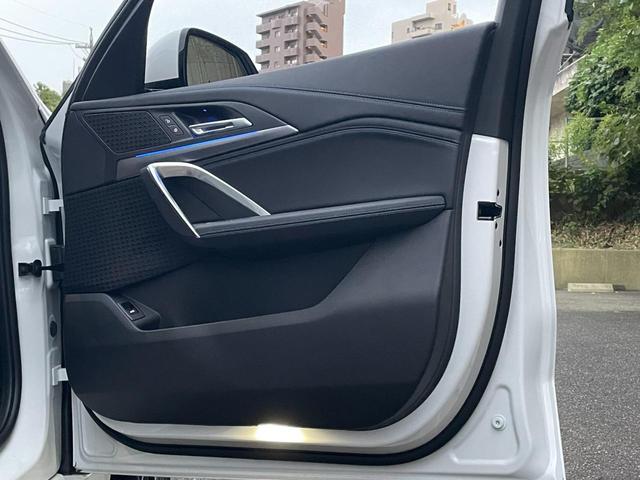 X1 xDrive 20i Mスポーツ 認定中古車 4WD カーブドディスプレイ ハーフレザーシート アップルカープレイ アダプティブクルーズコントロール サラウンドビューモニター ワイヤレスチャージング シートヒーター アダプティブLED(32枚目)