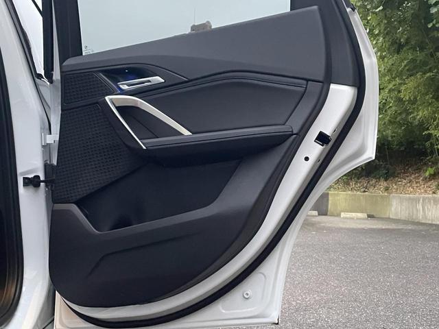 X1 xDrive 20i Mスポーツ 認定中古車 4WD カーブドディスプレイ ハーフレザーシート アップルカープレイ アダプティブクルーズコントロール サラウンドビューモニター ワイヤレスチャージング シートヒーター アダプティブLED(33枚目)