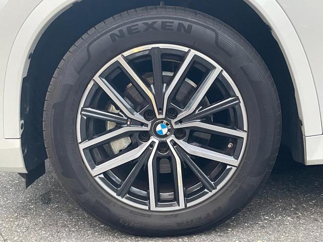 X1 xDrive 20i Mスポーツ 認定中古車 4WD カーブドディスプレイ ハーフレザーシート アップルカープレイ アダプティブクルーズコントロール サラウンドビューモニター ワイヤレスチャージング シートヒーター アダプティブLED(56枚目)
