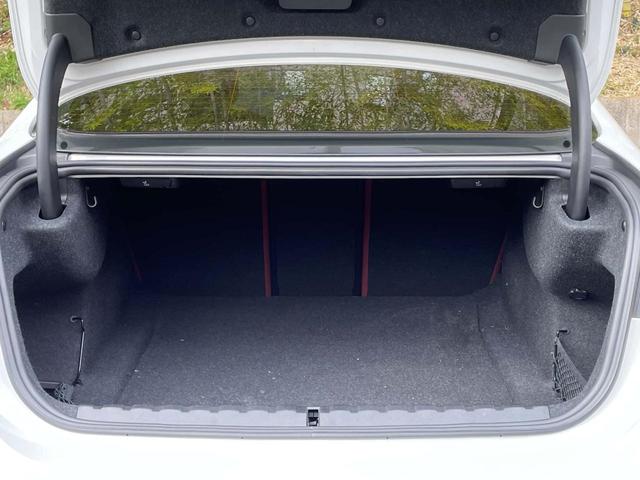 ４シリーズ ４２０ｉクーペ　Ｍスポーツ　認定中古車　純正ナビ　タコラレッドレザー　アップルカープレイ　アダプティブクルーズコントロール　バックカメラ　ワイヤレスチャージング　パワーバックドア　シートヒーター　バリアブルスポーツステアリング（16枚目）