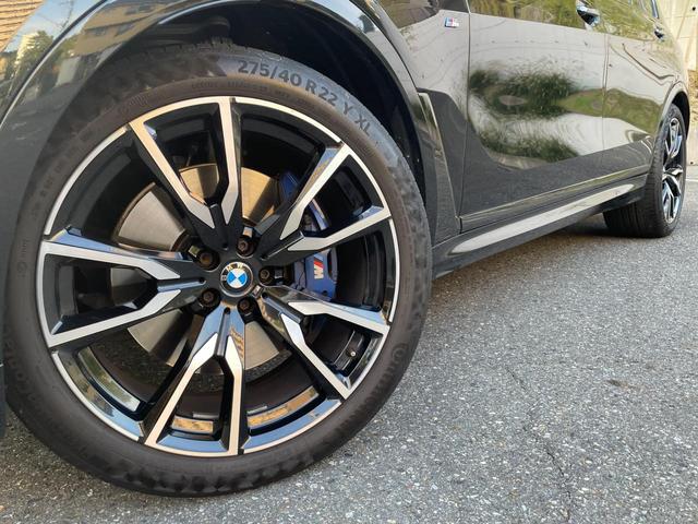 X7 xDrive 40d Mスポーツ 認定中古車 6人乗り スカイラウンジパノラマサンルーフ タルトゥーフォレザー ハーマンカードン シートベンチレーション サラウンドビューモニター 保温保冷カップホルダー OP22インチアルミホイール(4枚目)