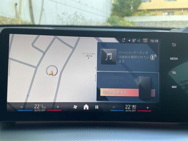 【純正ナビゲーション】ＢＭＷのナビゲーションは操作性も良く、詳細な地図情報と交通状況を見やすく表示し、快適なドライビングをサポートしながら目的地までナビゲートします。