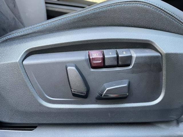 【メモリー機能付きパワーシート】運転手が代わってもボタン一つで設定ポジションに。常にご自身のドライブ設定が整います。