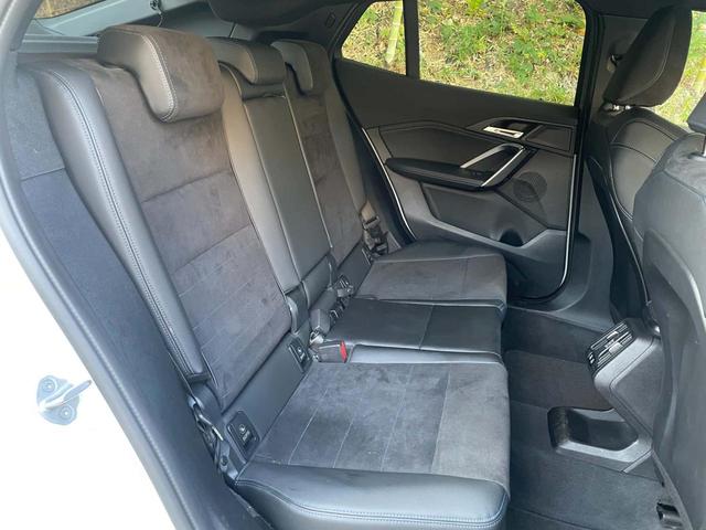 シートの使用感・破れ・へたりも少なく、ご覧の通りきれいな状態を維持しております。また、室内クリーニング・コーティングもご用命いただけますので、お気軽のご相談ください。