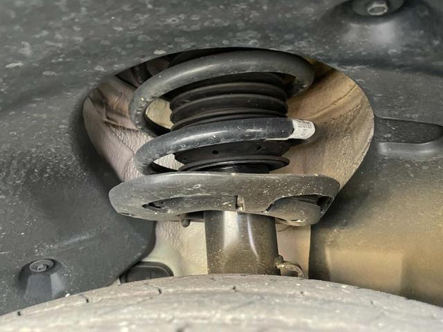 ご希望があれば下廻りの錆止め施工も承ります。クリアでの施工なので、純正のままの姿で防錆施工可能です。