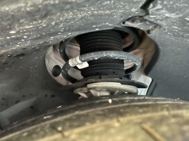 ����]������Ή����̎K�~�ߎ{�H������܂��B�N���A�ł̎{�H�Ȃ̂ŁA�����̂܂܂̎p�Ŗh�K�{�H�\�ł��B