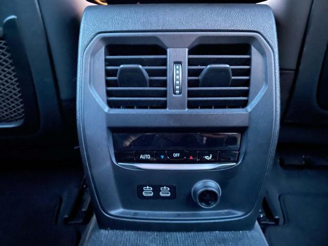 ���Ђł͂a�l�v�I�[�g���[���������p���������܂��B�o�����[���[���i�c���ݒ�^�j�A�X�^���_�[�h���[���i�ʏ�ϓ����j�������p�����܂��B�X�^�b�t�ɂ����k���������B