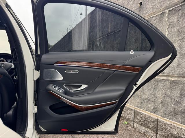 Ｓクラス Ｓ４００ハイブリッド　エクスクルーシブ　レーダーセーフティ・ディーラー整備記録・黒革シート・シートヒーター／クーラー・マッサージ機能付き・イージークローザー・ブルメスター・３６０°カメラ・パノラマサンルーフ・ＡＣＣ・純正１９インチＡＷ（50枚目）