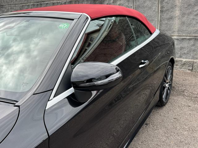 Cクラス C180カブリオレスポーツ レザーエクスクルーシブパッケージ/ワンオーナー/後期型/赤革シート/赤幌/電動オープン/レーダーセーフティ/ACC/アンビエントライト/シートヒーター/HUD/LEDヘッド/純正19インチAW(21枚目)