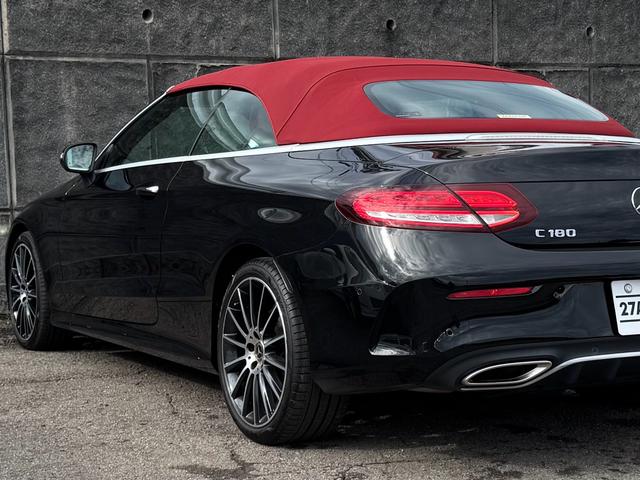 Cクラス C180カブリオレスポーツ レザーエクスクルーシブパッケージ/ワンオーナー/後期型/赤革シート/赤幌/電動オープン/レーダーセーフティ/ACC/アンビエントライト/シートヒーター/HUD/LEDヘッド/純正19インチAW(25枚目)