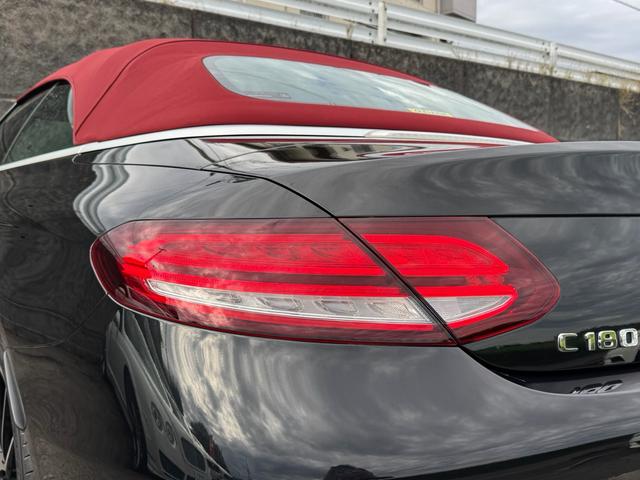 Cクラス C180カブリオレスポーツ レザーエクスクルーシブパッケージ/ワンオーナー/後期型/赤革シート/赤幌/電動オープン/レーダーセーフティ/ACC/アンビエントライト/シートヒーター/HUD/LEDヘッド/純正19インチAW(29枚目)