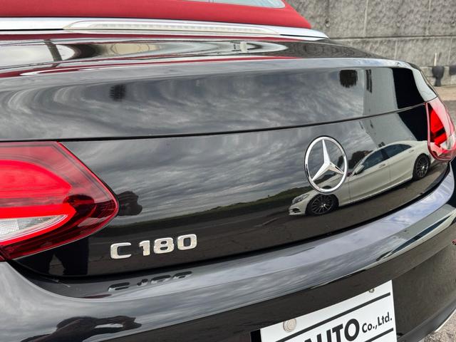 Cクラス C180カブリオレスポーツ レザーエクスクルーシブパッケージ/ワンオーナー/後期型/赤革シート/赤幌/電動オープン/レーダーセーフティ/ACC/アンビエントライト/シートヒーター/HUD/LEDヘッド/純正19インチAW(33枚目)