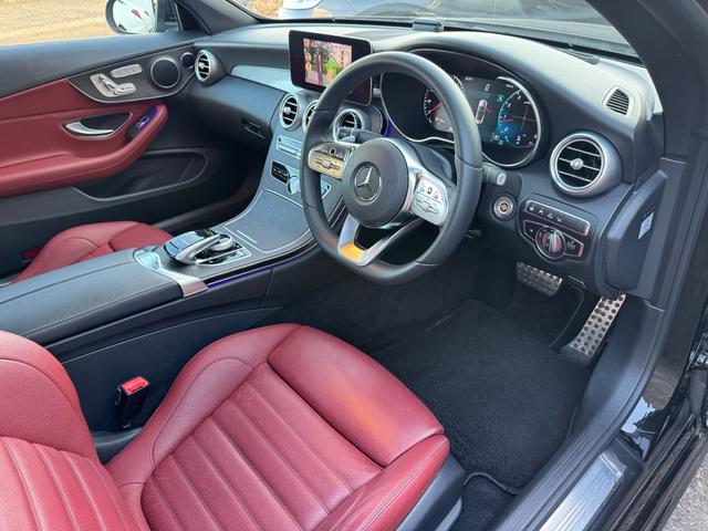 Cクラス C180カブリオレスポーツ レザーエクスクルーシブパッケージ/ワンオーナー/後期型/赤革シート/赤幌/電動オープン/レーダーセーフティ/ACC/アンビエントライト/シートヒーター/HUD/LEDヘッド/純正19インチAW(37枚目)