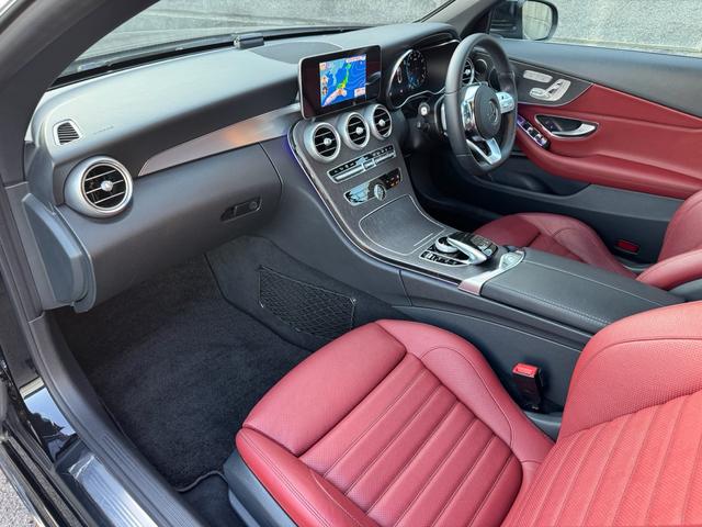 Cクラス C180カブリオレスポーツ レザーエクスクルーシブパッケージ/ワンオーナー/後期型/赤革シート/赤幌/電動オープン/レーダーセーフティ/ACC/アンビエントライト/シートヒーター/HUD/LEDヘッド/純正19インチAW(38枚目)