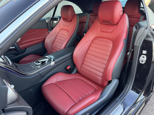 Cクラス C180カブリオレスポーツ レザーエクスクルーシブパッケージ/ワンオーナー/後期型/赤革シート/赤幌/電動オープン/レーダーセーフティ/ACC/アンビエントライト/シートヒーター/HUD/LEDヘッド/純正19インチAW(40枚目)