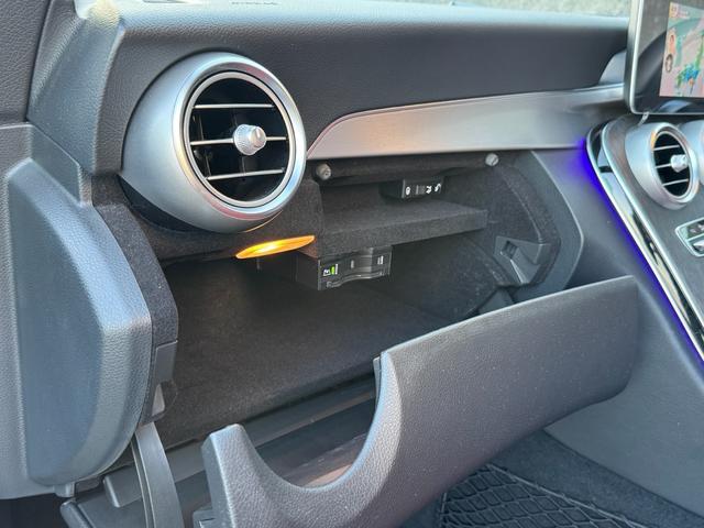 Cクラス C180カブリオレスポーツ レザーエクスクルーシブパッケージ/ワンオーナー/後期型/赤革シート/赤幌/電動オープン/レーダーセーフティ/ACC/アンビエントライト/シートヒーター/HUD/LEDヘッド/純正19インチAW(47枚目)