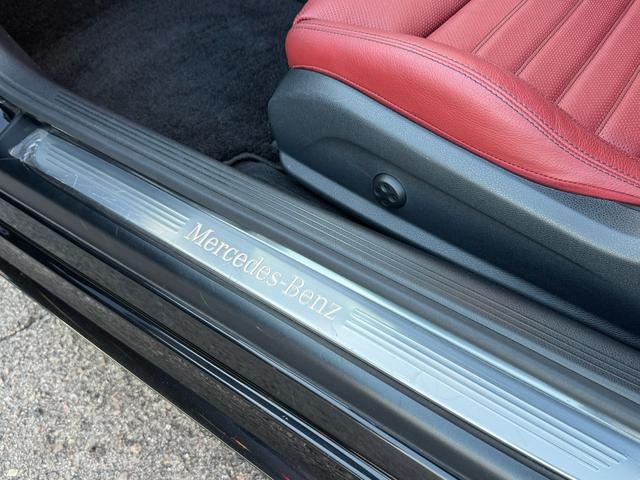 Cクラス C180カブリオレスポーツ レザーエクスクルーシブパッケージ/ワンオーナー/後期型/赤革シート/赤幌/電動オープン/レーダーセーフティ/ACC/アンビエントライト/シートヒーター/HUD/LEDヘッド/純正19インチAW(50枚目)