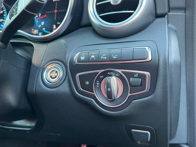 Cクラス C180カブリオレスポーツ レザーエクスクルーシブパッケージ/ワンオーナー/後期型/赤革シート/赤幌/電動オープン/レーダーセーフティ/ACC/アンビエントライト/シートヒーター/HUD/LEDヘッド/純正19インチAW(53枚目)