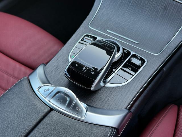 Cクラス C180カブリオレスポーツ レザーエクスクルーシブパッケージ/ワンオーナー/後期型/赤革シート/赤幌/電動オープン/レーダーセーフティ/ACC/アンビエントライト/シートヒーター/HUD/LEDヘッド/純正19インチAW(59枚目)