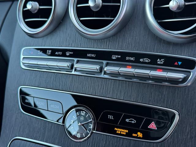 Cクラス C180カブリオレスポーツ レザーエクスクルーシブパッケージ/ワンオーナー/後期型/赤革シート/赤幌/電動オープン/レーダーセーフティ/ACC/アンビエントライト/シートヒーター/HUD/LEDヘッド/純正19インチAW(61枚目)