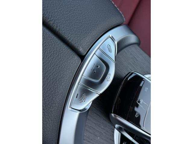 Cクラス C180カブリオレスポーツ レザーエクスクルーシブパッケージ/ワンオーナー/後期型/赤革シート/赤幌/電動オープン/レーダーセーフティ/ACC/アンビエントライト/シートヒーター/HUD/LEDヘッド/純正19インチAW(63枚目)