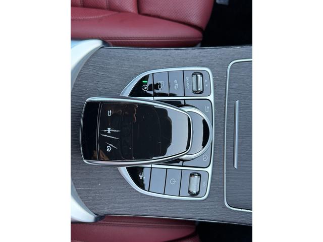 Cクラス C180カブリオレスポーツ レザーエクスクルーシブパッケージ/ワンオーナー/後期型/赤革シート/赤幌/電動オープン/レーダーセーフティ/ACC/アンビエントライト/シートヒーター/HUD/LEDヘッド/純正19インチAW(64枚目)