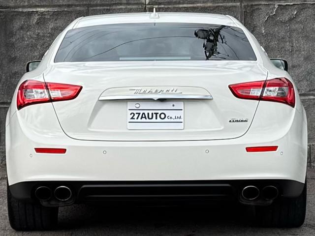 ギブリ Ｓ　ディーラー整備記録／赤革シート／レッドブレーキキャリパー／パドルシフト／スカイフックサスペンション／スポーツペダル／全席シートヒーター／メモリ付パワーシート／純正２０インチＡＷ／ＬＥＤ／スマートキー（4枚目）