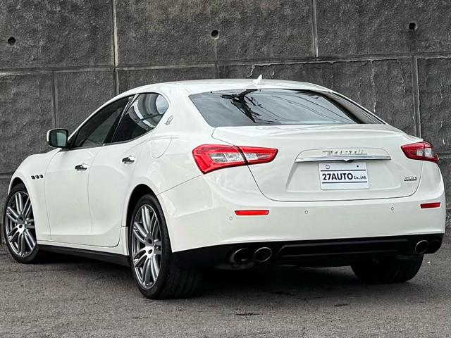 ギブリ Ｓ　ディーラー整備記録／赤革シート／レッドブレーキキャリパー／パドルシフト／スカイフックサスペンション／スポーツペダル／全席シートヒーター／メモリ付パワーシート／純正２０インチＡＷ／ＬＥＤ／スマートキー（5枚目）