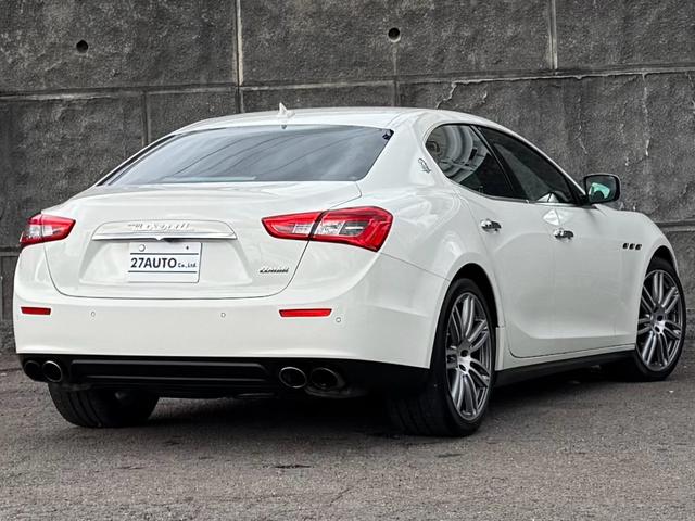 ギブリ Ｓ　ディーラー整備記録／赤革シート／レッドブレーキキャリパー／パドルシフト／スカイフックサスペンション／スポーツペダル／全席シートヒーター／メモリ付パワーシート／純正２０インチＡＷ／ＬＥＤ／スマートキー（6枚目）