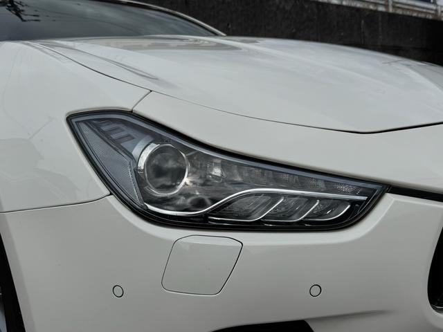 ギブリ Ｓ　ディーラー整備記録／赤革シート／レッドブレーキキャリパー／パドルシフト／スカイフックサスペンション／スポーツペダル／全席シートヒーター／メモリ付パワーシート／純正２０インチＡＷ／ＬＥＤ／スマートキー（10枚目）