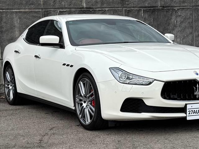 ギブリ Ｓ　ディーラー整備記録／赤革シート／レッドブレーキキャリパー／パドルシフト／スカイフックサスペンション／スポーツペダル／全席シートヒーター／メモリ付パワーシート／純正２０インチＡＷ／ＬＥＤ／スマートキー（11枚目）