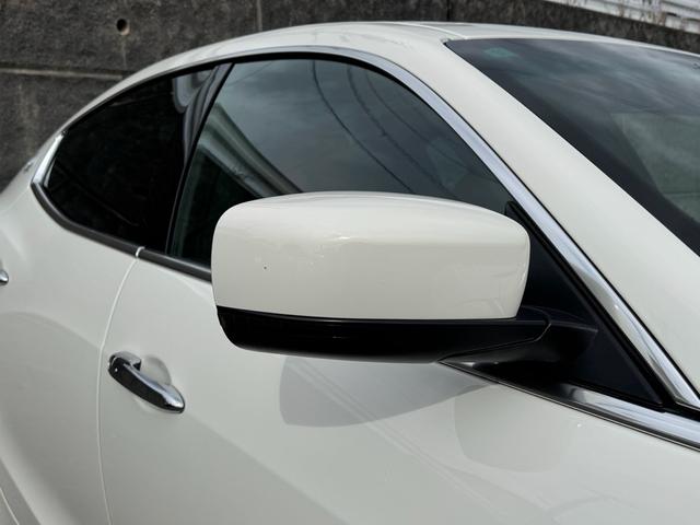 ギブリ Ｓ　ディーラー整備記録／赤革シート／レッドブレーキキャリパー／パドルシフト／スカイフックサスペンション／スポーツペダル／全席シートヒーター／メモリ付パワーシート／純正２０インチＡＷ／ＬＥＤ／スマートキー（17枚目）