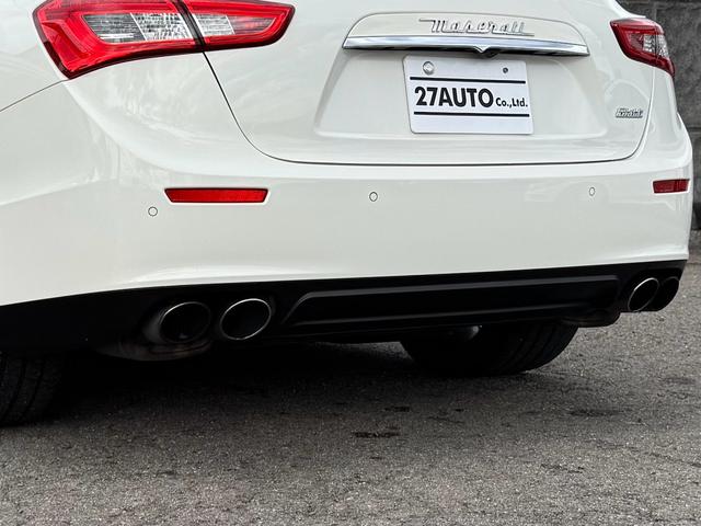 ギブリ Ｓ　ディーラー整備記録／赤革シート／レッドブレーキキャリパー／パドルシフト／スカイフックサスペンション／スポーツペダル／全席シートヒーター／メモリ付パワーシート／純正２０インチＡＷ／ＬＥＤ／スマートキー（28枚目）