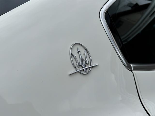 ギブリ Ｓ　ディーラー整備記録／赤革シート／レッドブレーキキャリパー／パドルシフト／スカイフックサスペンション／スポーツペダル／全席シートヒーター／メモリ付パワーシート／純正２０インチＡＷ／ＬＥＤ／スマートキー（32枚目）